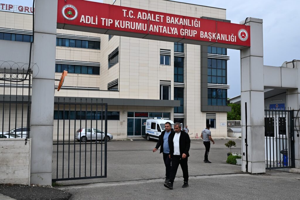 antalya-gazipasada-oldurulen-bayirin-otopsisinde-13-bicak-yarasi-tespit-edildi-xTHdQ6ug